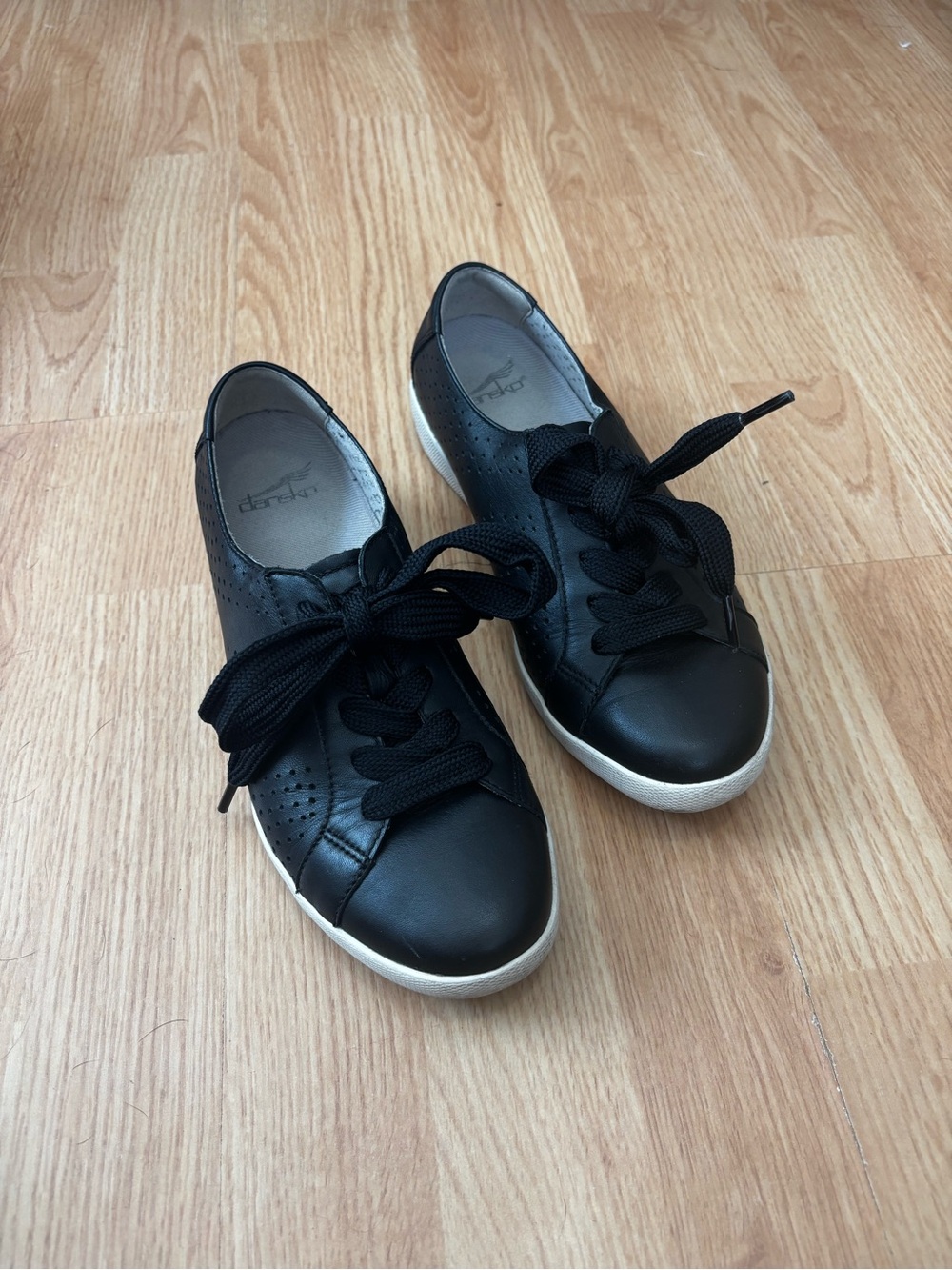 Dansko Orli sneaker sz 37 black perforated leather walking 6.5-7 comfort casual